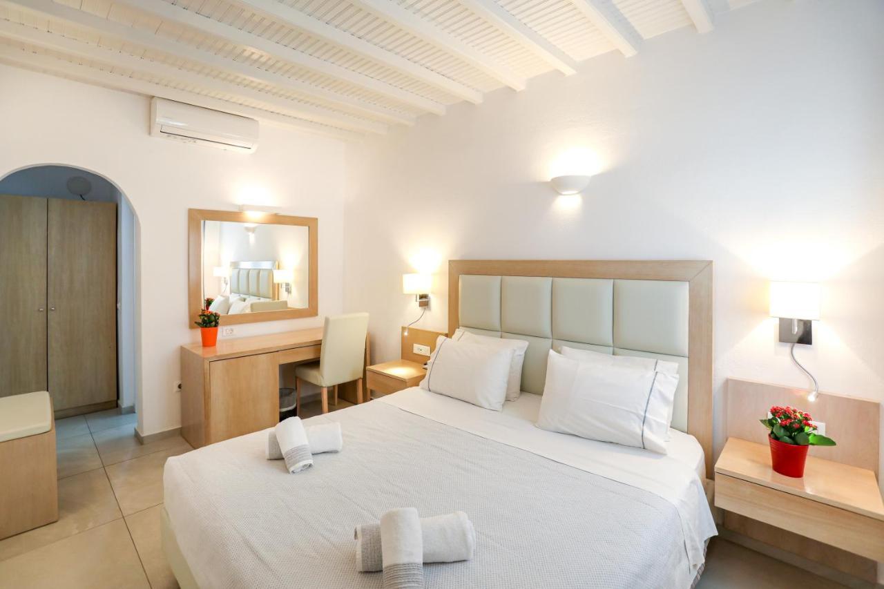 Petinaros Mykonos Town